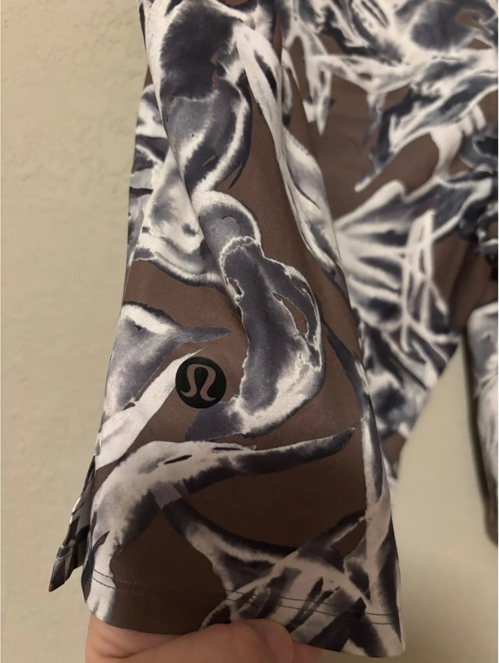 Lululemon Men's Swim Shorts Size 36 Brown Abstract Print